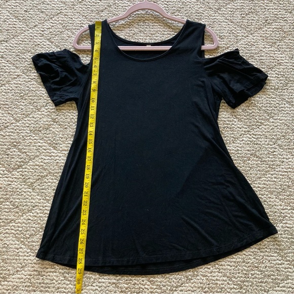 5/$15 Versatile Black Cold-Shoulder Swing-Style Top/Tunic Large - Picture 4 of 9